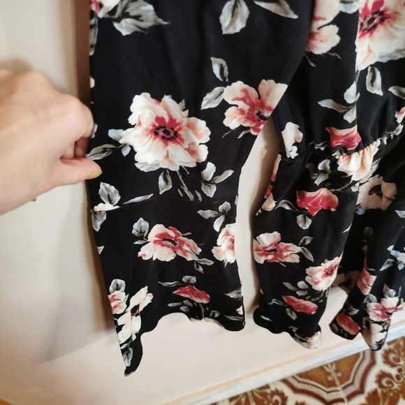 Kendall & Kylie romper, bnwt, size M - Picture 6 of 8